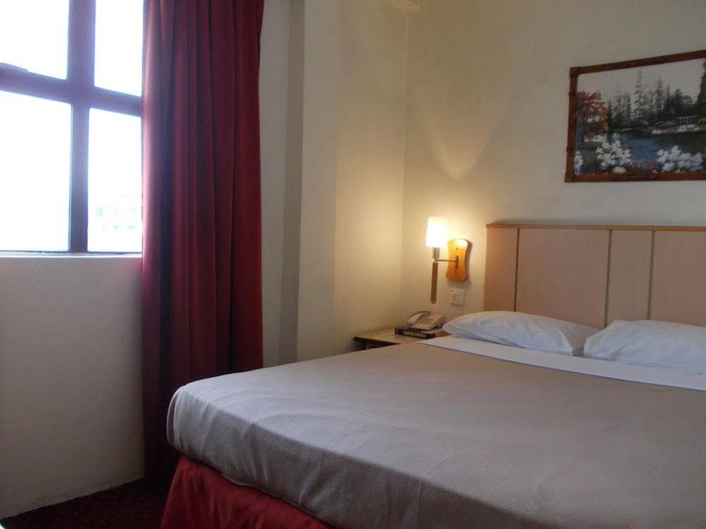 Hotel Sri Sutra - Sungai Buloh بيتالينغ جايا المظهر الخارجي الصورة